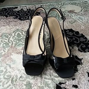 Tahari bow heels